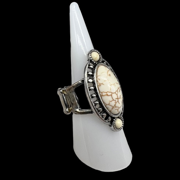 NWOT Statement Rings Bundle 3 Rings Bundle Jewelry Stretch Statement Rings - Picture 3 of 7